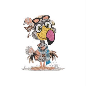 Op de afbeelding: Geborduurd beeld van een dodo-vogel met een bril, sjaal en hoed met een bloem. De vogel heeft een gele snavel, een roze neus en grijze en bruine veren. De vogel staat op een grasveld.