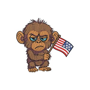 Può includere: Illustrazione di un cartone animato di una scimmia marrone con un'espressione scontrosa, che tiene una piccola bandiera americana. La bandiera ha strisce rosse e bianche e un campo blu con stelle bianche. La scimmia ha gli occhi blu, su sfondo bianco.