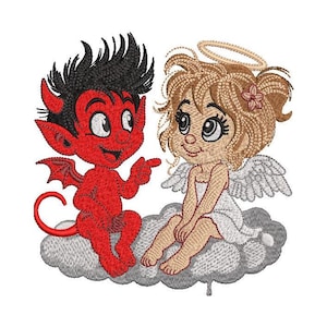 Może przedstawiać: Haftowany wzór przedstawiający czerwonego diabła z czarnymi włosami i uśmiechniętego anioła z blond włosami, skrzydłami i aureolą. Obie postacie siedzą na szarej chmurze. Diabeł wskazuje, a anioł się uśmiecha.