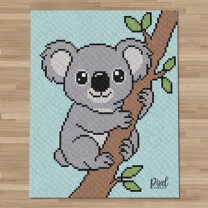 Peut inclure: Une couverture en crochet rectangulaire représentant un koala gris pixelisé accroché à une branche d'arbre marron avec des feuilles vertes sur un fond bleu clair. Le texte Pixel Crochet est inscrit en bas à droite en écriture cursive.