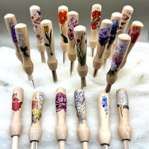 Handmade needle felting handle with one needle included - Floral; Handcrafted; Craft Supply; Fiber Art; Wool; Felting; Art Supply