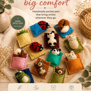 Könnte beinhalten: Eine Sammlung kleiner Filz-Tierfiguren, darunter Marienkäfer, Pandas, Katzen, Frösche und Bären, die jeweils in einem Miniatur-Schlafsack aus Filz stecken. Der Text lautet: Tiny friends, big comfort, Handmade pocket pets that bring smiles wherever they go.