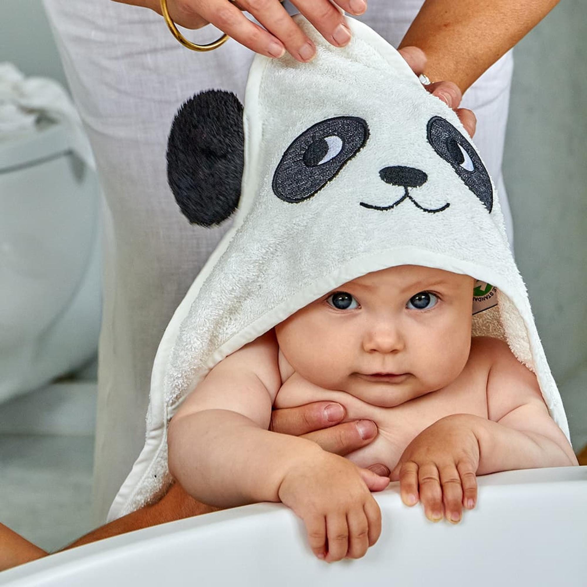 Personalizable organic hooded towel with cute animal motifs - Cuddly soft & sustainable - Lovingly embroidered with name gift birth