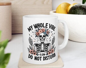 My Whole Vibe Is On D.N.D – Superbe design de crâne – Citation sarcastique drôle – Cadeau parfait pour homme et femme – Tasse en céramique, 325 ml