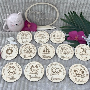 Carte de naissance personnalisée en bois pour bébé gravée avec nom et signe du zodiaque - Cadeau unique pour bébé, souvenir spécial