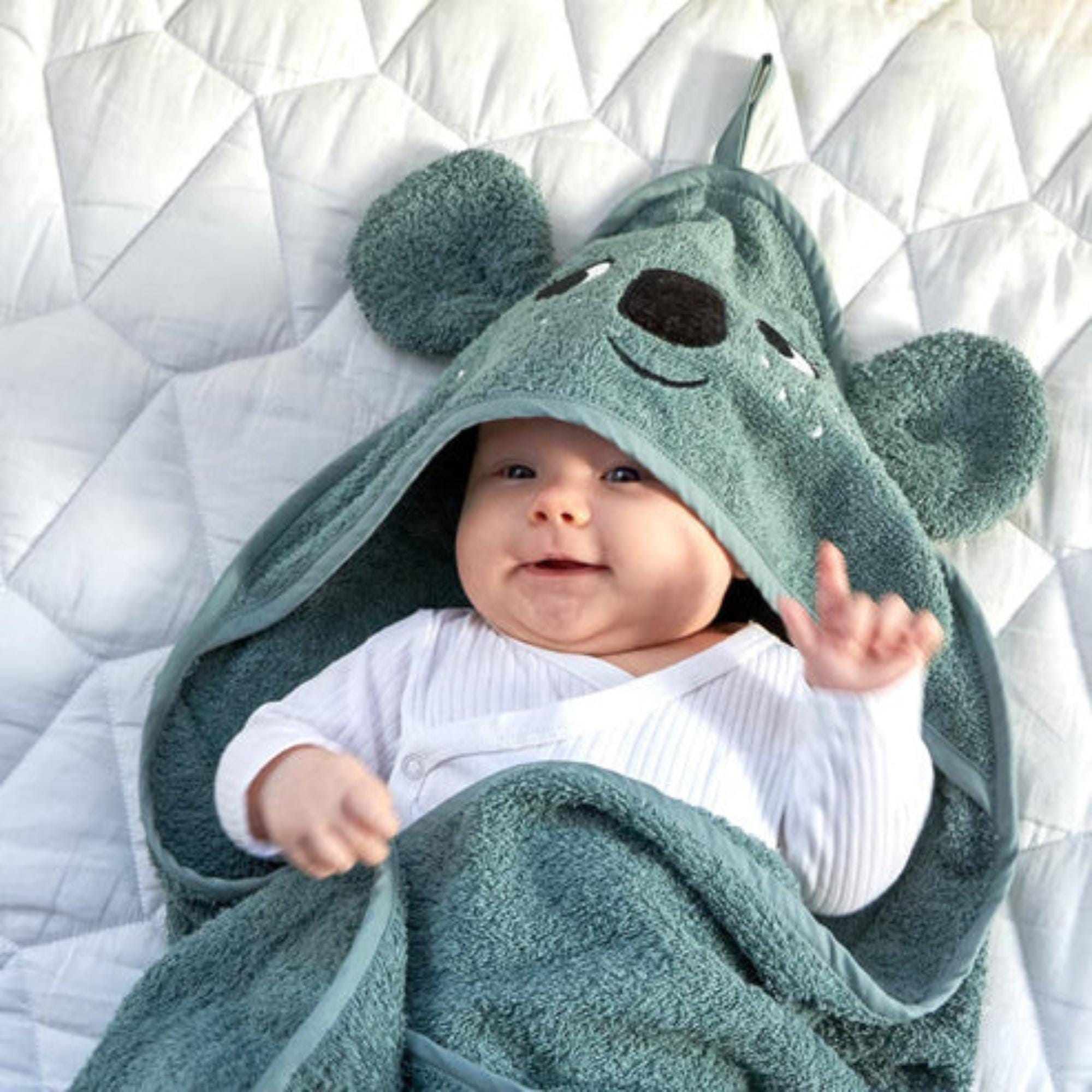 Personalizable organic hooded towel with cute animal motifs - Cuddly soft & sustainable - Lovingly embroidered with name gift birth