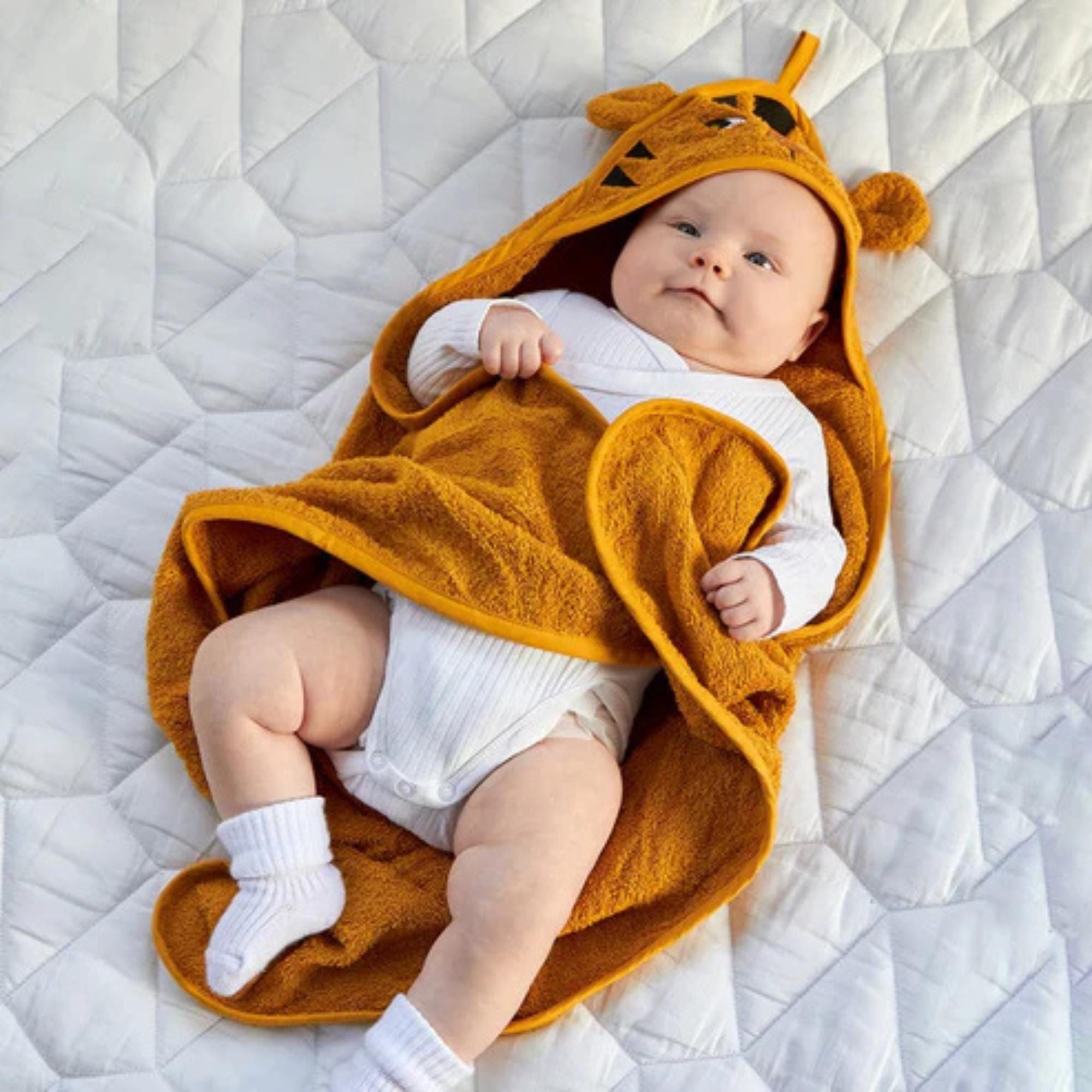 Personalizable organic hooded towel with cute animal motifs - Cuddly soft & sustainable - Lovingly embroidered with name gift birth
