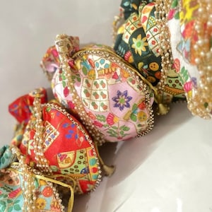 Indiase Shagan bruiloft Jaipur patroon potli huwelijkscadeau gunst Mithai handtastassen