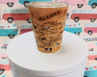 Vintage Alaska-borrelglas uit de jaren 80 meet 2 1/2" x 2"