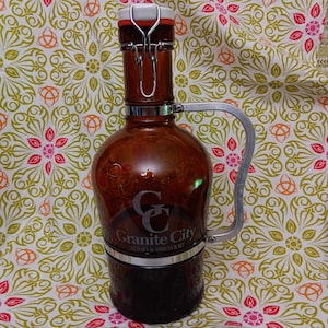 Granite City 2-Liter Beer Stein Growler Bottle Lamplighter Aluminum Handle & Flip-Top - Glass made by Muster Geschutzt