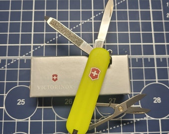 Victorinox SD Classic Glow in the dark swiss army knife / pocket knife / couteau suisse