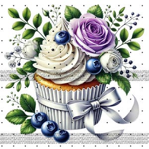 Puede incluir: Un cupcake blanco con glaseado de vainilla y ar&aacute;ndanos, coronado con una rosa morada y flores blancas. El cupcake est&aacute; decorado con una cinta blanca y se encuentra sobre un fondo blanco.