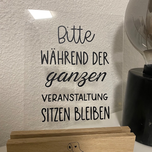 Lustiger Spruch auf Acryl für das Gästebad: „bitte während der ganzen Veranstaltung sitzen bleiben“- mit Halter oder anderer Spruch