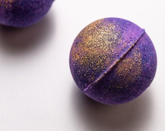 PLUM & RHUBARB bath bomb with Avocado oil | Beautiful handmade gift with gold embellishment and amazing smell