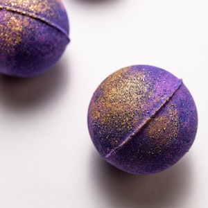 PLUM & RHUBARB bath bomb with Avocado oil | Beautiful handmade gift with gold embellishment and amazing smell