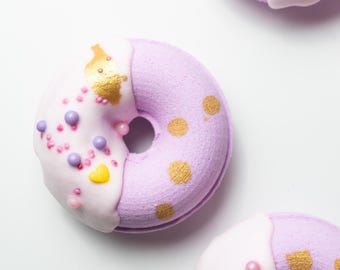 Pink Sugar Donut Badebombe: Sheabutter, Avocadoöl, Schaumbad Glasur