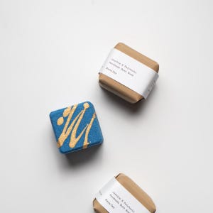 Jasmine & Patchouli bath bomb | Cube fizzer | An intense floral and sultry, rich patchouli scent. Rich in Cocoa butter. Eco paper packaging.