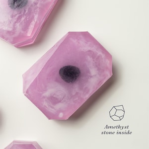 Sapone fatto a mano all'ametista - Pietra di ametista vera all'interno