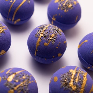 LAVENDER & VANILLA bath bomb with Essential oil, Epsom salt, Avocado oil, Shea and Cocoa butter
