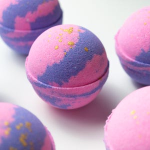 Litchi & Rose Bath Bomb: Shea Butter, Avocado Oil, White Clay