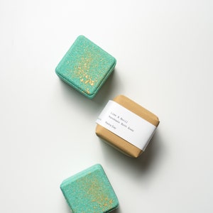 Bomba de banho de limão e manjericão | Cubo efervescente com aroma cítrico fresco, óleo de rícino, manteiga de karité e cacau. Embalagem ecológica, sem plástico.