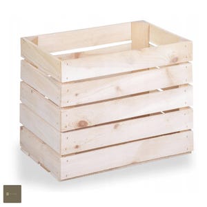Könnte beinhalten: Eine natürliche Holzkiste mit vier horizontalen Latten. Die Kiste ist aus unbehandeltem Kiefernholz gefertigt und hat eine rechteckige Form.