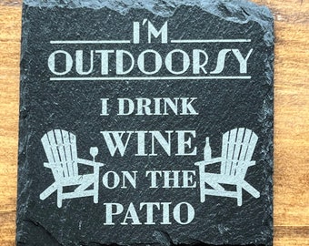 Posavasos de pizarra - Estoy al aire libre - Bebo vino en el patio