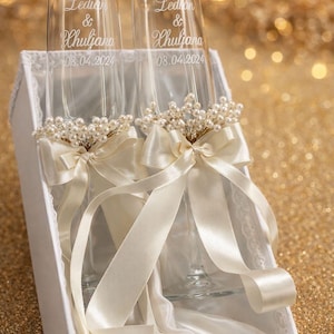 Bride and Groom Personalized Wine Glasses Set, Mr and Mrs Wedding Gift For Happy Couple, Heart Design Custom Wedding/ gota shampane