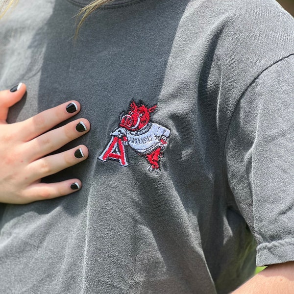 University of Arkansas Vintage Razorback Embroidered Shirt