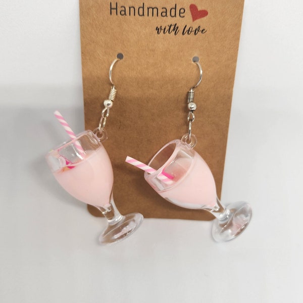 Boucles d'oreilles farfelues : boisson rose