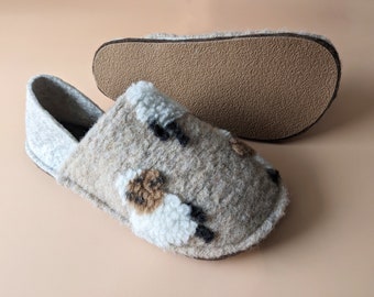 Warm indoor unisex slippers. Handmade from 100% wool. All sizes.