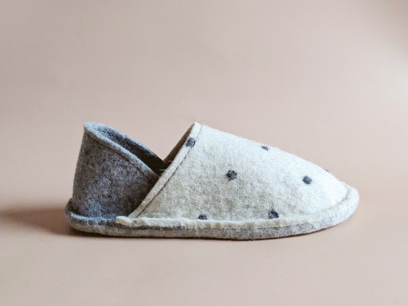 Warm indoor kids slippers. Handmade from 100% wool. All sizes. image 2