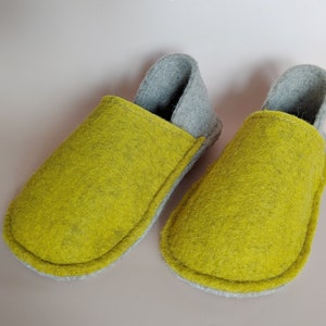 Warm indoor kids slippers. Handmade from 100% wool. All sizes. image 1