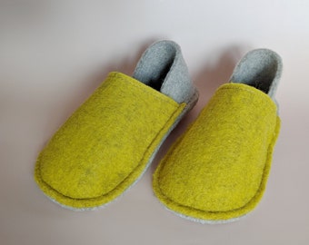 Warm indoor kids slippers. Handmade from 100% wool. All sizes.