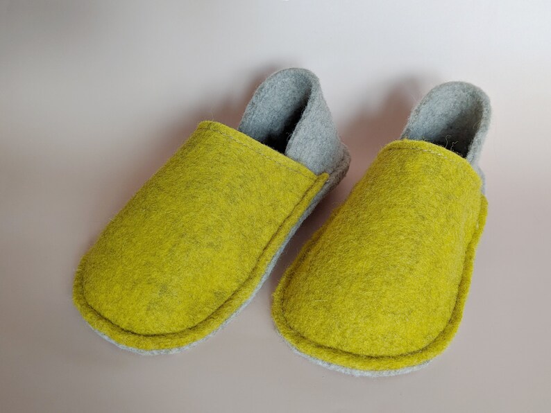 Warm indoor kids slippers. Handmade from 100% wool. All sizes. image 1