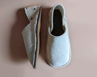 Warm indoor unisex slippers. Handmade from 100% wool. All sizes.