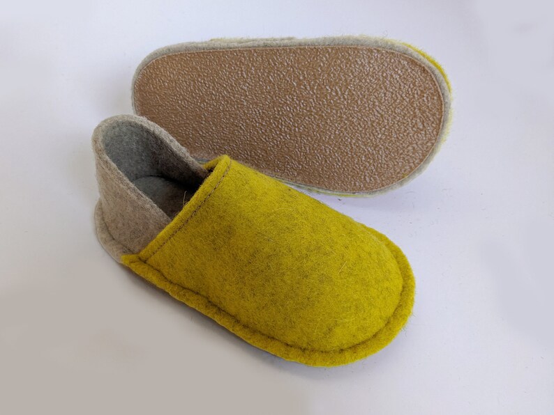 Warm indoor kids slippers. Handmade from 100% wool. All sizes. image 3