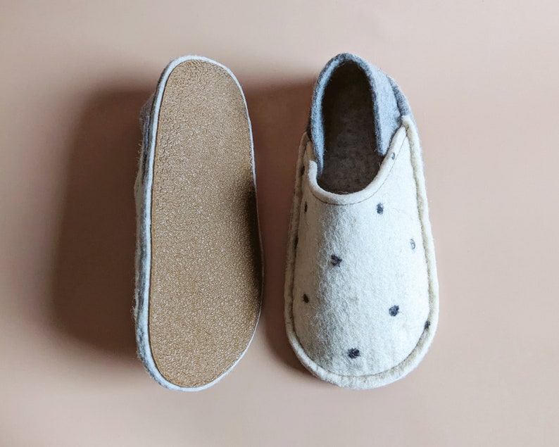 Warm indoor kids slippers. Handmade from 100% wool. All sizes. image 3