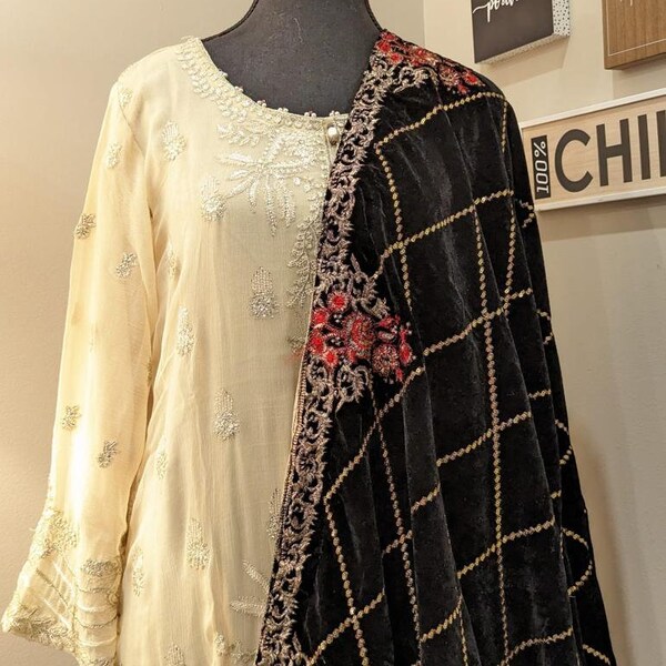 velvet ki shawl
