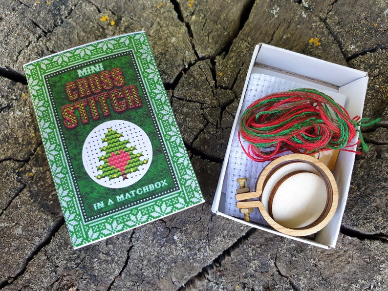 Small Cross Stitch Kit Christmas Tree , Embroidery Pattern for