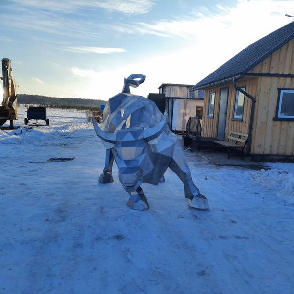 Bull en DXF pour l'assemblage à partir de tôle. Sculpture animalière 3D, constructeur 3D. Modèle de sculpture polygonale géométrique de parc en métal.