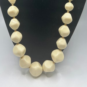 Vintage cream beaded necklace