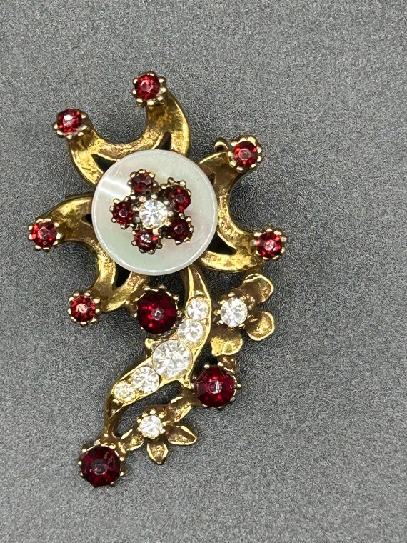 Brooch lapel pin of Gem