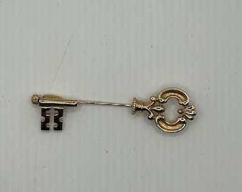 Avon FASHION KEYNOTE Stick Pin Lapel Pin