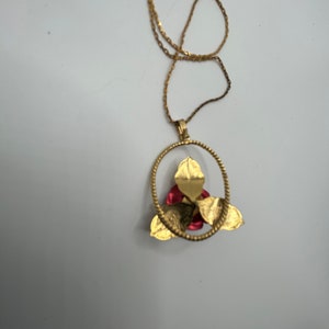 Vintage Red Rose Pendent Gold Tone Necklace image 4