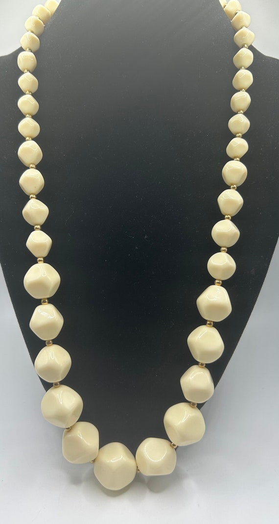 Vintage cream beaded necklace