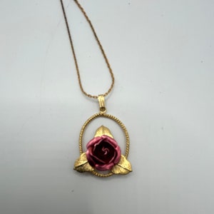Vintage Red Rose Pendent Gold Tone Necklace image 3