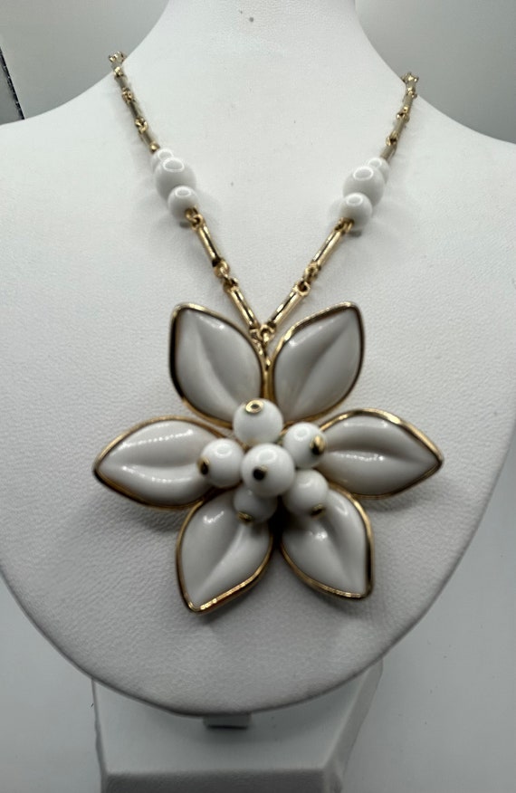 Vintage Large White Glass Flower Pendent Necklace