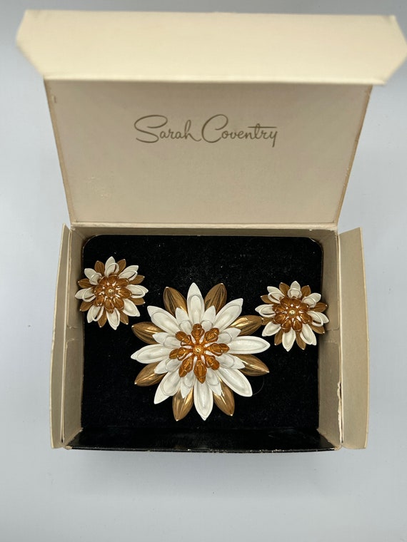 60's WATER LILY Sarah Coventry Brooch and Earring… - image 1