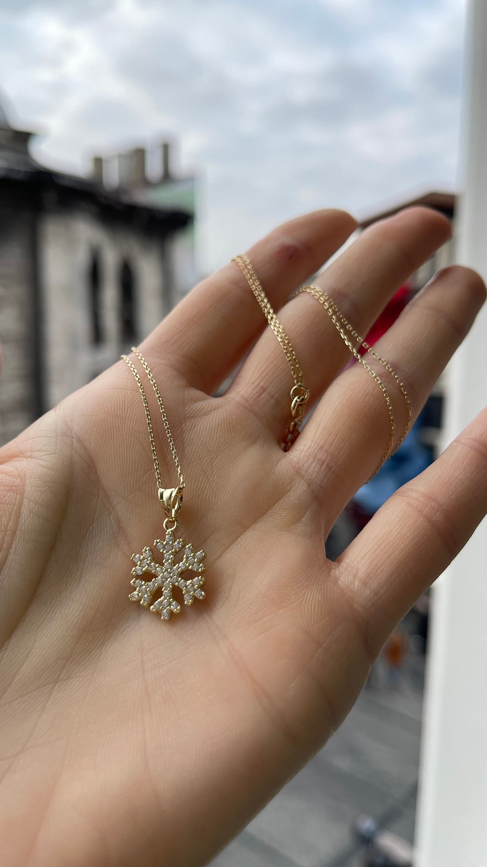 入荷なう Gold Solid 14k Snowflake Sparkly Gold Necklace, Christmas アクセサリー